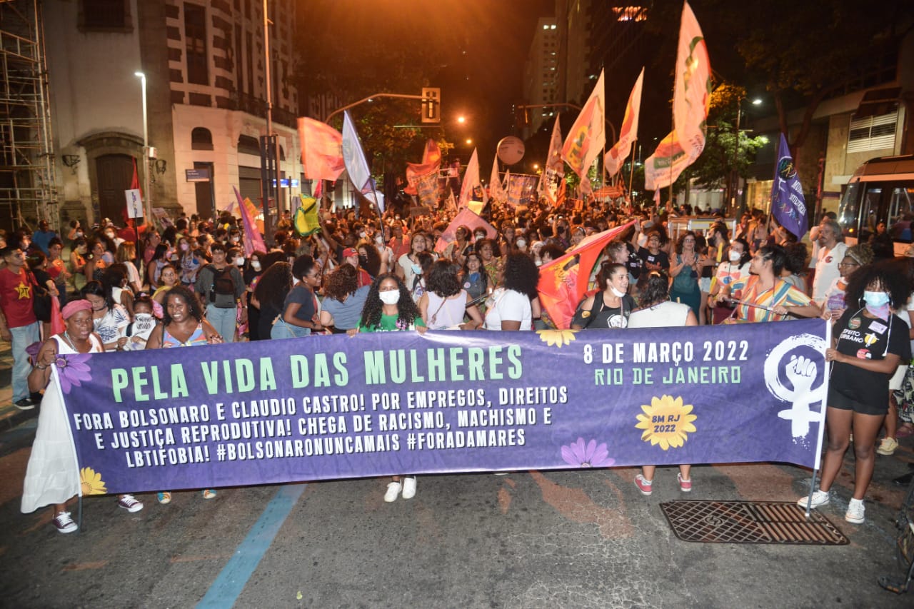 Servidoras saem às ruas no 8 de Março pela vida, respeito e igualdade salarial