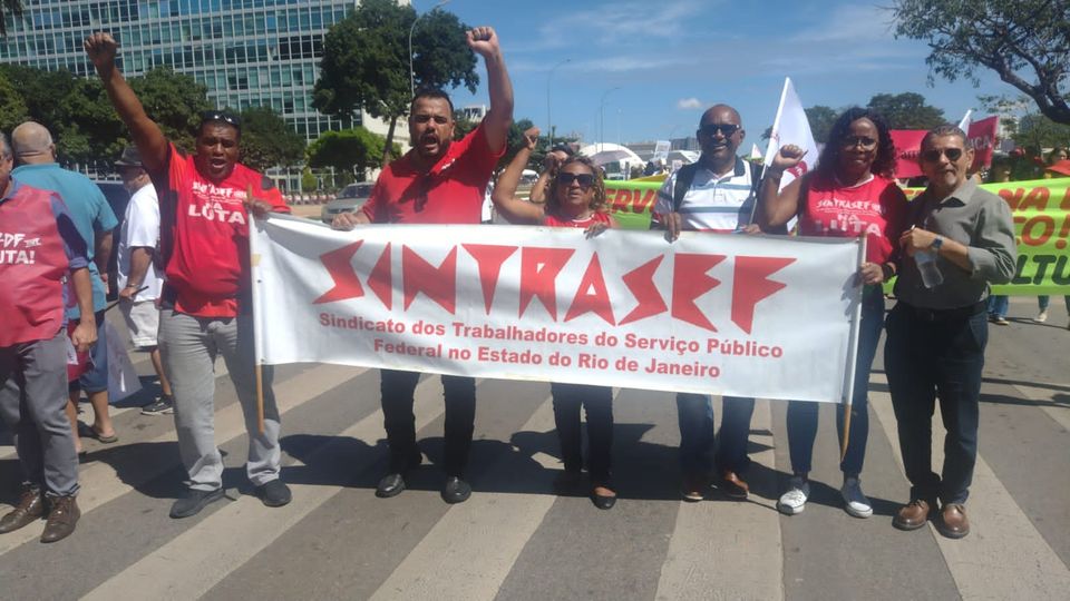 Em Brasília, servidores marcham em defesa da pauta da classe trabalhadora e negociam em mesas no MGI